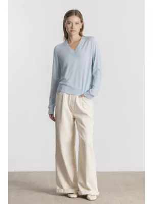 Allude V Neck Wool Jumper in Sky