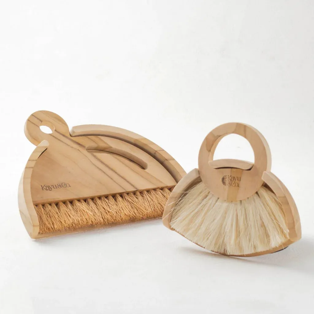 Kayu Dustpan and Brush